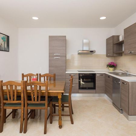 Sandy Beach Apartment Omiš Dış mekan fotoğraf