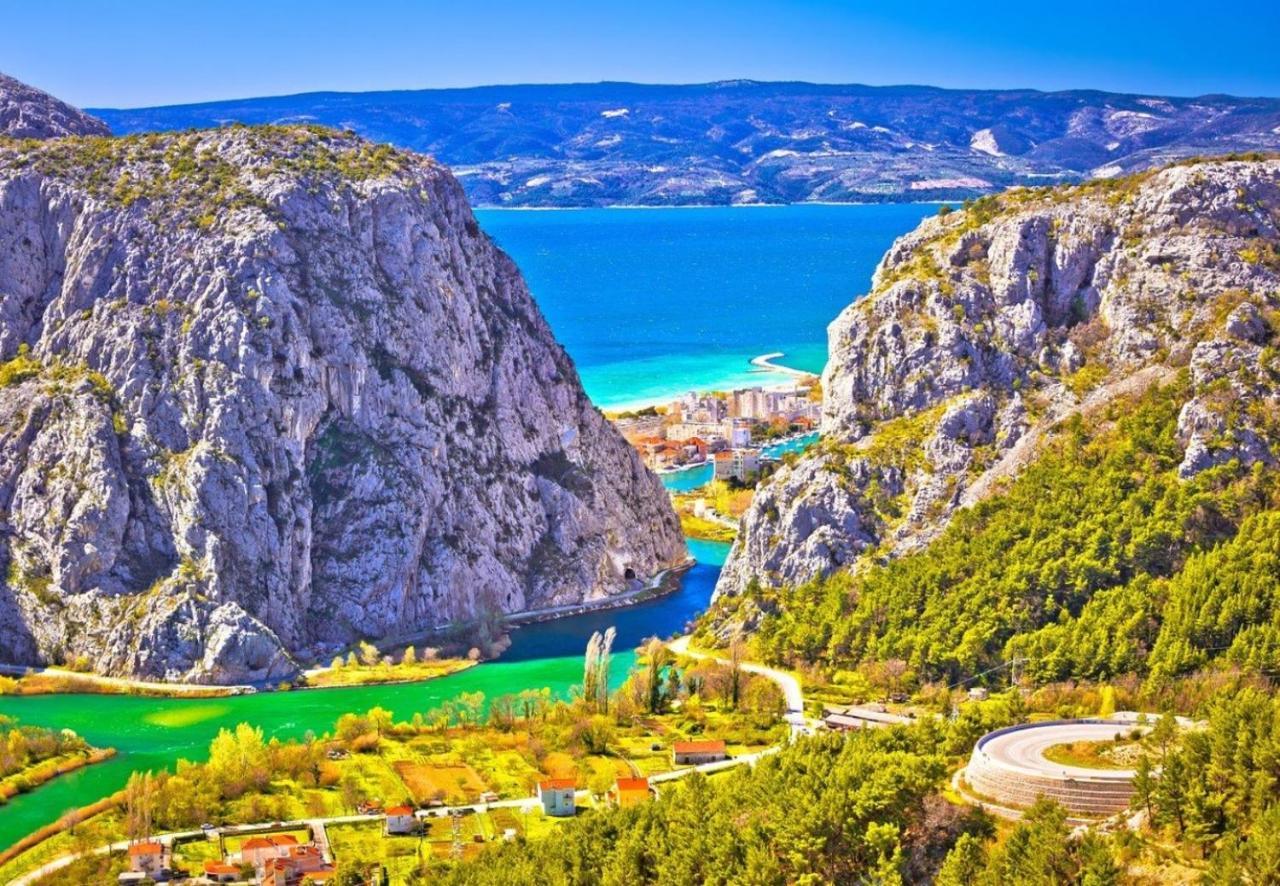 Sandy Beach Apartment Omiš Dış mekan fotoğraf
